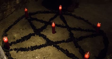 Wiccan ritual pentagram